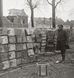 Nuestro rápido avance cerca de Cambrai obligó a los alemanes a abandonar grandes cantidades de munición
